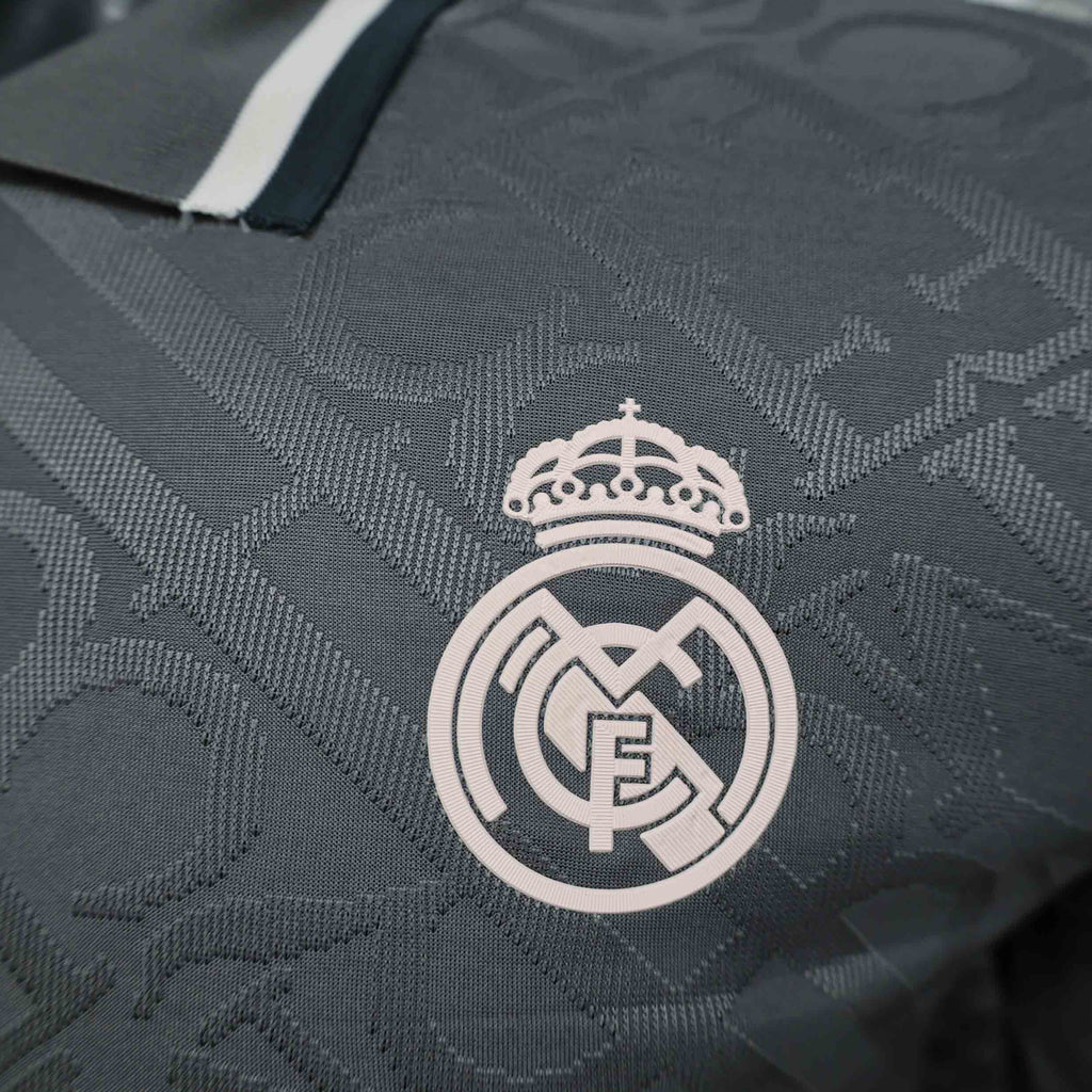 Versión de jugador de manga larga de la tercera equipación del Real Madrid 24/25